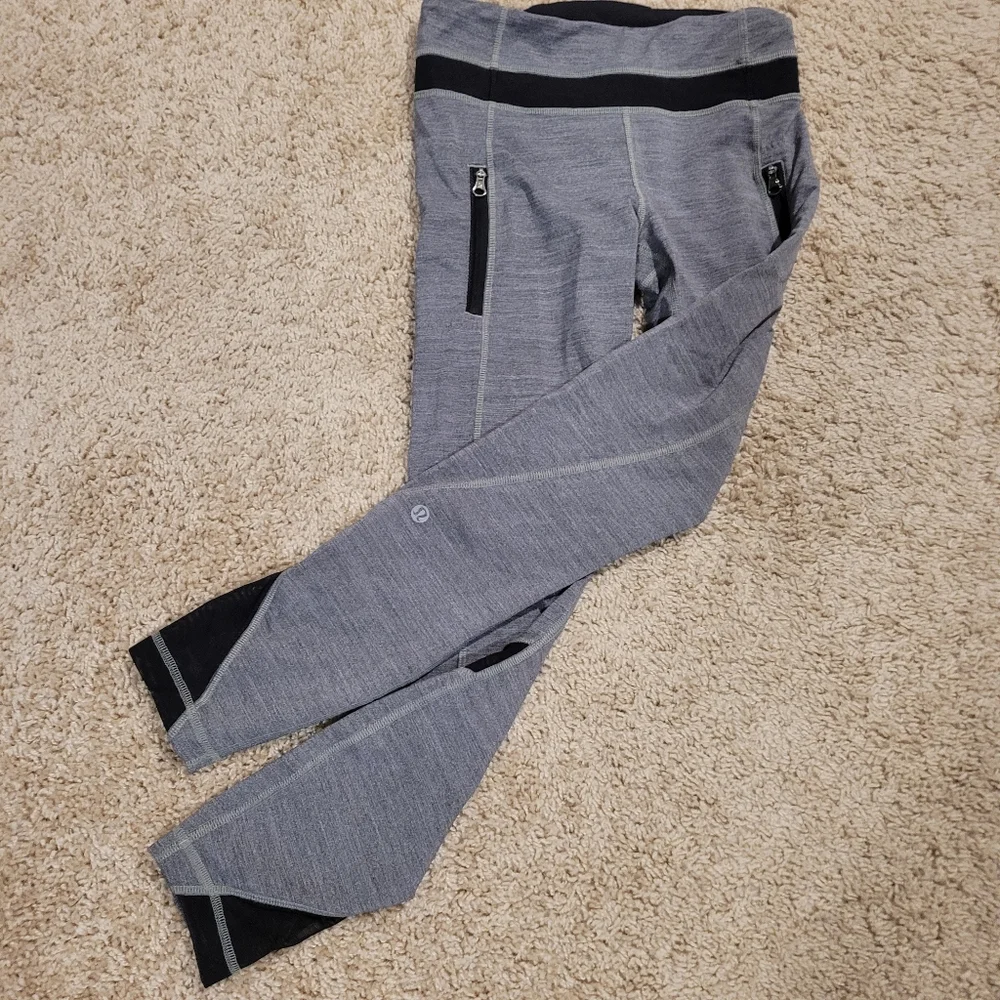 Lululemon Inspire Tight‎ II Heathered  Gray Black Crop Leggings Size 4 Zippers